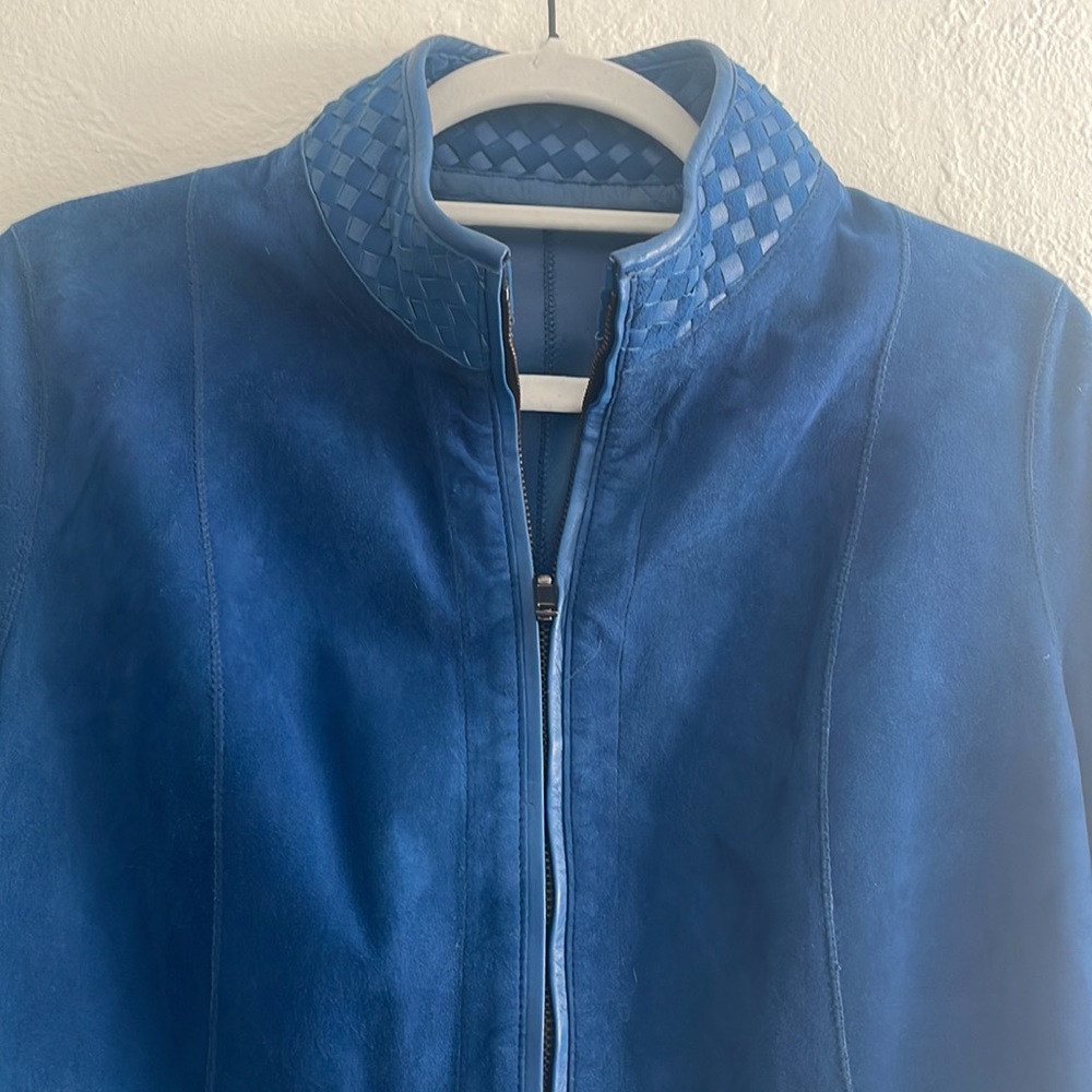 Italian Women’s Reversible Blue Leather and Suede short waisted jacket; Medium - Picture 11 of 16